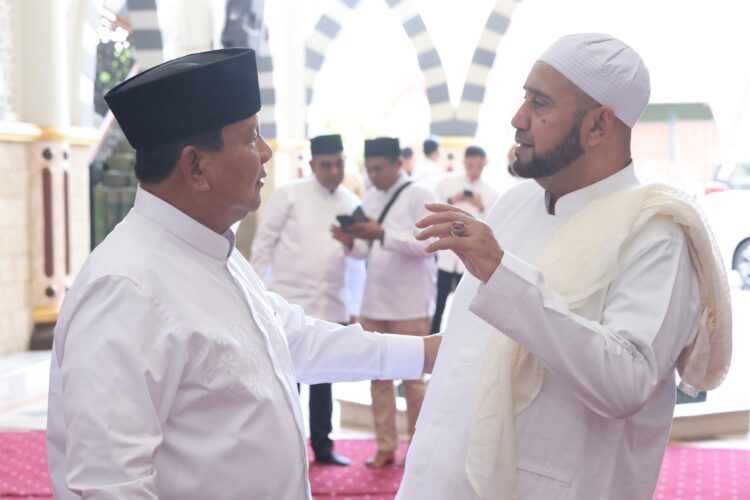 Didampingi Gibran, Lebaran Hari Pertama Prabowo Silaturahmi dengan Habib Syech di Solo