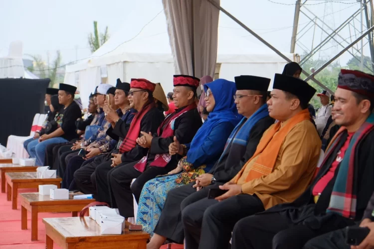 Sekda Depok Buka Acara Pemotongan Kebo Andil di Lebaran Depok