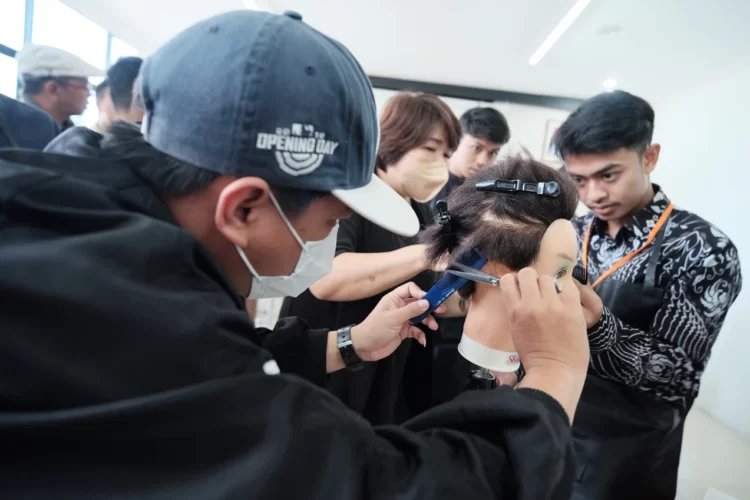 Materi Pelatihan Barber Jadi Bekal untuk Buka Usaha