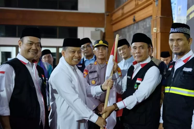Lepas Calhaj Kloter 31, Sekda Depok Ingatkan Jemaah Agar Jaga Kesehatan