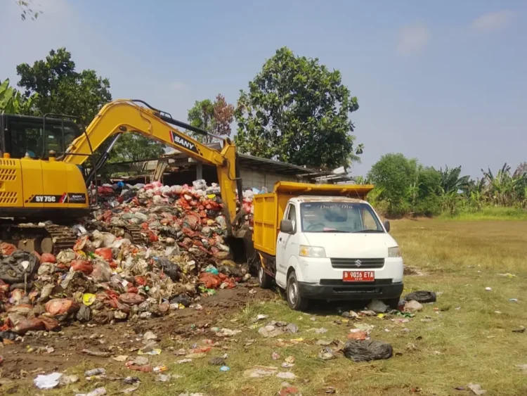 Kembali Jadi Sarana Olahraga, Tumpukan Sampah di TPS Liar Lapangan Porkas Diangkut